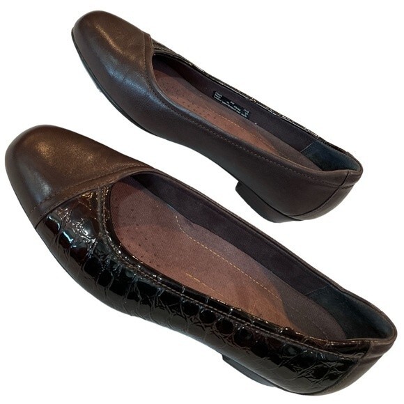 Clarks Brown Everyday Active Air Caswell Eternity Flats Size 8W - Picture 1 of 8